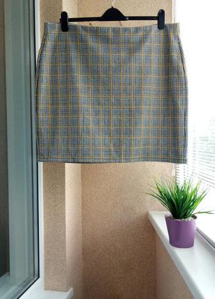 Красивая стильная трикотажная юбка мини в модный принт