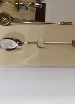 Броши-голки