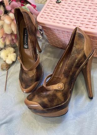 Кожаные туфли в стиле zara  clarks