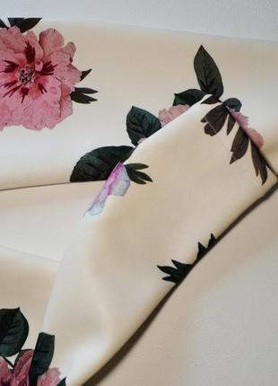 Шикарный брючный комбинезон в цветы с воланами и открытыми плечами asos6 фото