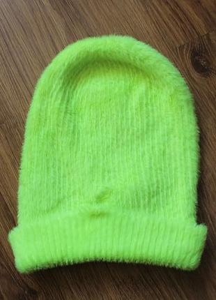 Супермягкая шапка мохната bershka