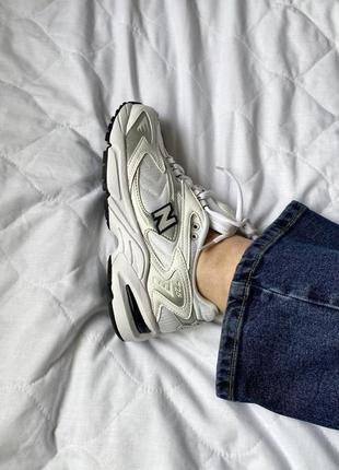 Жіночі кросівки new balance 725 metallic silver / smb