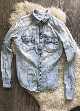 Плотная джинсовая рубашка