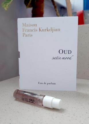 Maison francis kurkdjian oud satin mood💥оригінал міні пробник mini spray 2 мл книжка ціна за 1мл3 фото