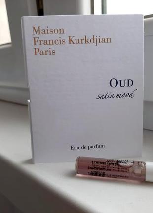 Maison francis kurkdjian oud satin mood💥оригінал міні пробник mini spray 2 мл книжка ціна за 1мл9 фото