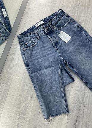Крутые джинсы с необработанным низом denim co