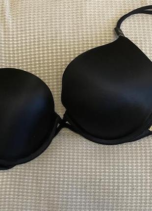 В наличии два бюстгальтера victorias secret (very sexy - push-up) размер 32dd.3 фото