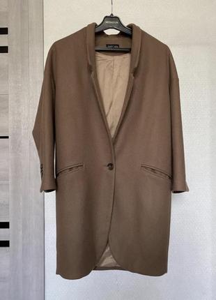 Стильное пальто с отложным воротником1 фото