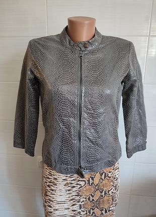 Прикольная тоненькая куртка пиджак bershka,рукав 3/4