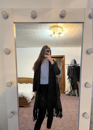 Черное кашемировое пальто с рюшами3 фото