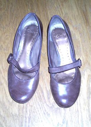 Туфлі шкіряні розмір 4 1/2 clarks  стелька 24,5 см ширина стельки-9 см