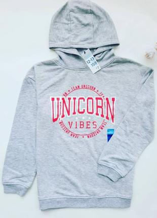 Капюшонка серого цвета с серебристыми надписями. 1/2 
размер: 158 см.