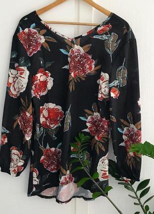 Красивейшая блузка в цветочный принт5 фото
