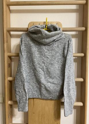 Сірий м’який світер з об’ємним горлом h&m