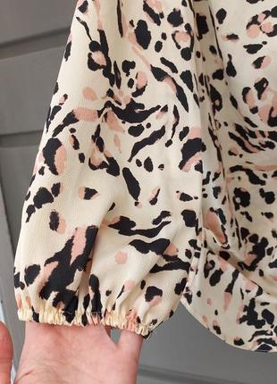 Женская блуза беж кремового цвета с принтом длинный рукав2 фото