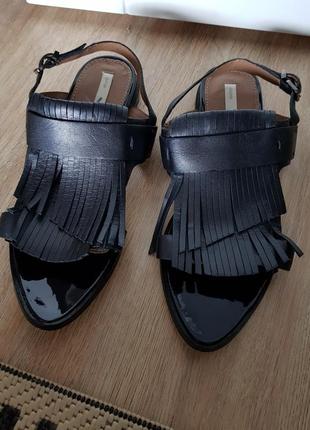 Кожаные сандалии h&m с бахромой.1 фото