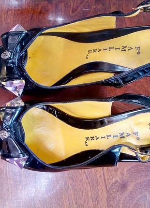 Босоножки на танкетке