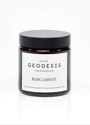 Ароматична свічка з ароматом цитрусових і квітів geodesis bergamot 90 г