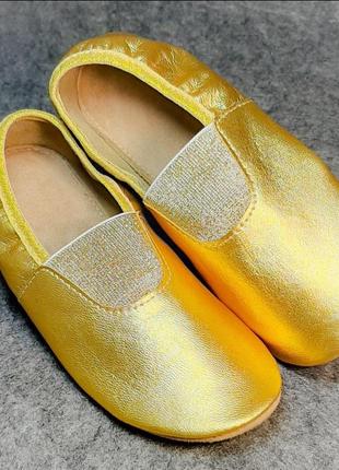 Чешки шкіряні золотого коляру