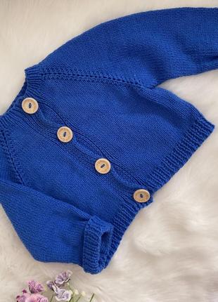 Стильная вязаная кофта ручной работы