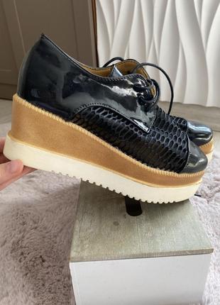 Туфлі-оксфорди на платформі високі