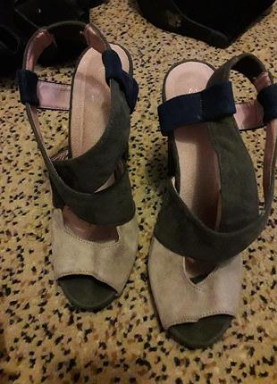Босоножки под замш