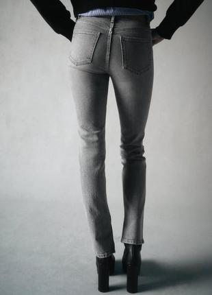 Прямые джинсы slim fit с высокой посадкой и разрезами zara - 40, 446 фото
