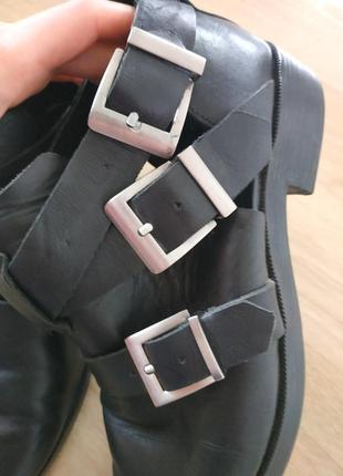 Кожаные ботинки с вырезами zara ремнями4 фото