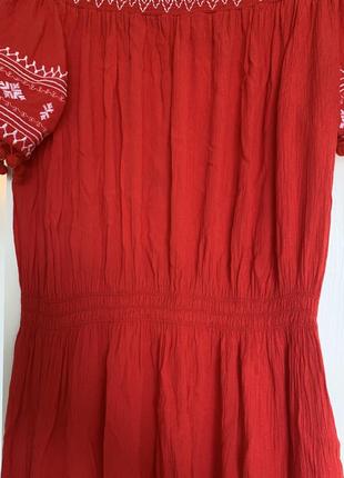 Продаю червоне плаття з орнаментом4 фото