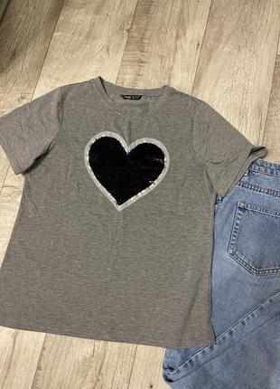 Базовая футболка с сердечками от shein, размер 484 фото