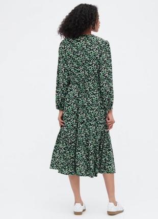 Платье uniqlo черное в мелкие цветочки printed v-neck 3/4-sleeve flare dress5 фото