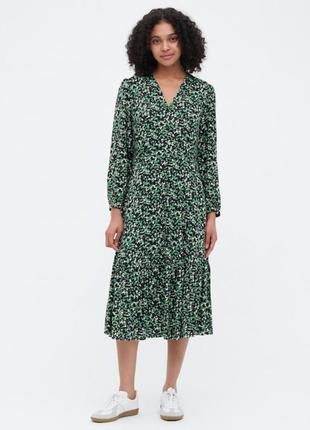 Платье uniqlo черное в мелкие цветочки printed v-neck 3/4-sleeve flare dress8 фото