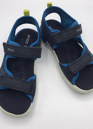 Оригінальні сандалі ecco
