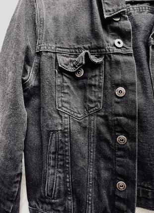 Черная джинсовая куртка3 фото