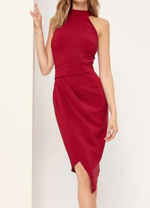 Асиметрична червона сукня - олівець з вирізом халтер