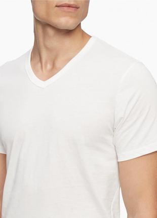 Белая базовая футболка от calvin klein