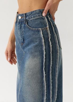 Женская джинсовая юбка миди с разрезом сзади.3 фото