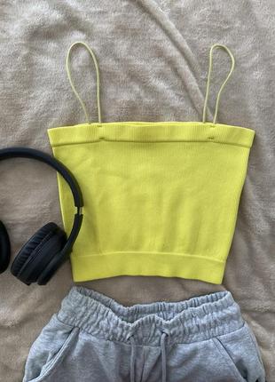 Яскравий топ