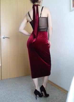 Дуже стильне оксамитове плаття для впевненої дівчини6 фото