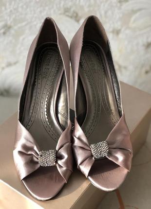 Туфлі з відкритим носком4 фото