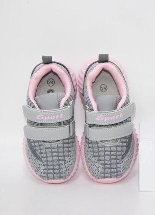 Сірі кросівки на рожевій підошві для дівчаток5 фото