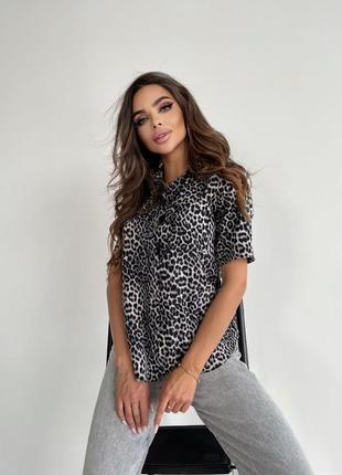 Красива класна класична якісна стильна модна зручна жіноча модна трендова базова рубашка із рукавами чорна