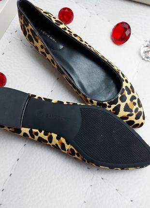 Bandolino оригінал класичні туфлі на невеликому каблуці під леопард, хутро поні8 фото