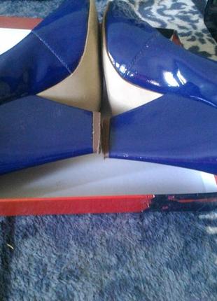 Фирменные туфли-лодочки carlo pazolini (синие, лаковые)6 фото