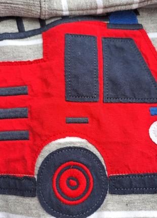 (870) отличный  свитшот bluezoo с пожарной машиной /возраст 5/6 лет3 фото