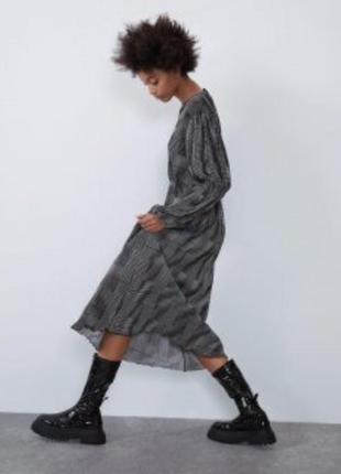 Прекрасна сукня міді zara