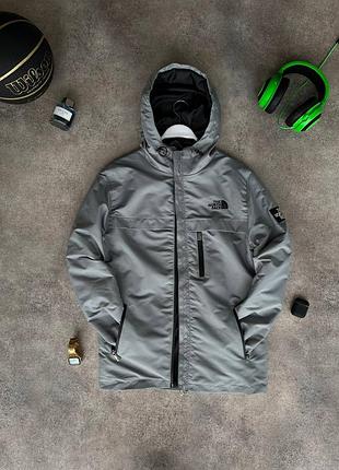 Топова вітровка tnf