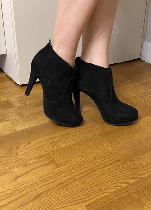Ботильоны черные на каблуке