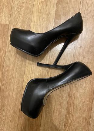 Черные туфли на шпильке yves saint laurent7 фото