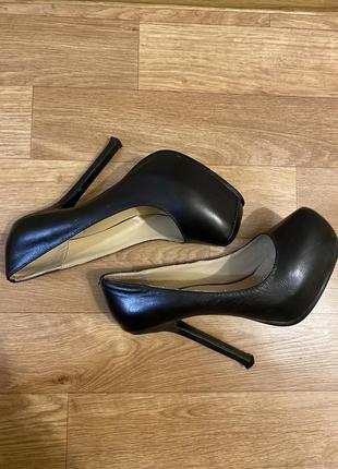 Черные туфли на шпильке yves saint laurent4 фото